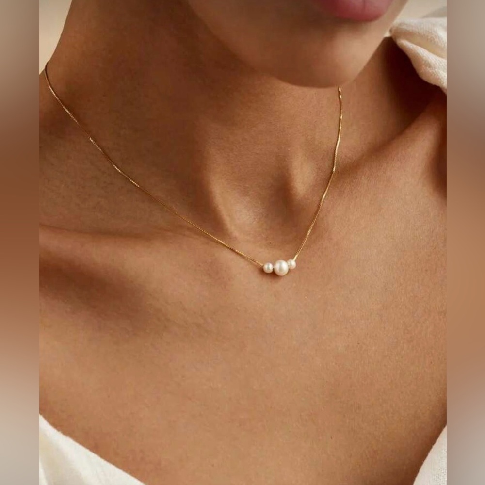 Delicate Gold‎ Tone and Faux Pearl Trio Necklace